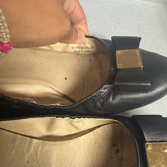 Tory Burch Black and Tan Leather Flats with Logo Medallion - Picture 5 of 12